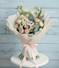 Букет цветов из:  Розы и Лизиантусы в 40 лет октября