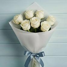 Букет 7 Белых роз Эдлесс Лав в 40 лет октября