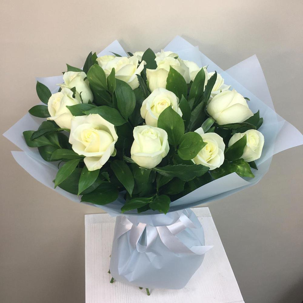 Букет 15 Белых роз Проуд в 40 лет октября