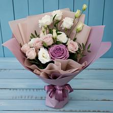 Букет цветов из:  Розы и Лизиантусы в 40 лет октября