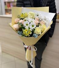 Букет цветов из:  Альстромерии, Розы и Хризантемы в 40 лет октября