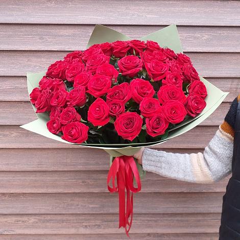 Букет 55 Красных роз Фридом в 40 лет октября