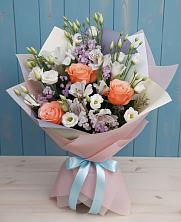 Букет цветов из:  Лизиантусы, Розы, Альстромерии и Гипсофила в 40 лет октября