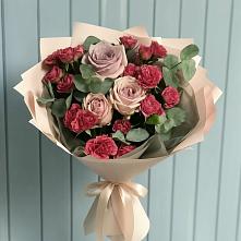 Букет цветов из:  Гвоздики и Розы в 40 лет октября