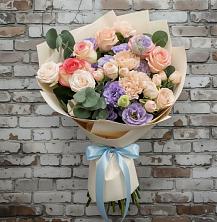 Букет цветов из:  Розы, Лизиантусы и Гвоздики в 40 лет октября