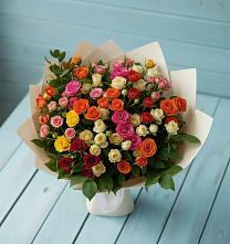 Букет Микс из разноцветных кустовых роз в 40 лет октября